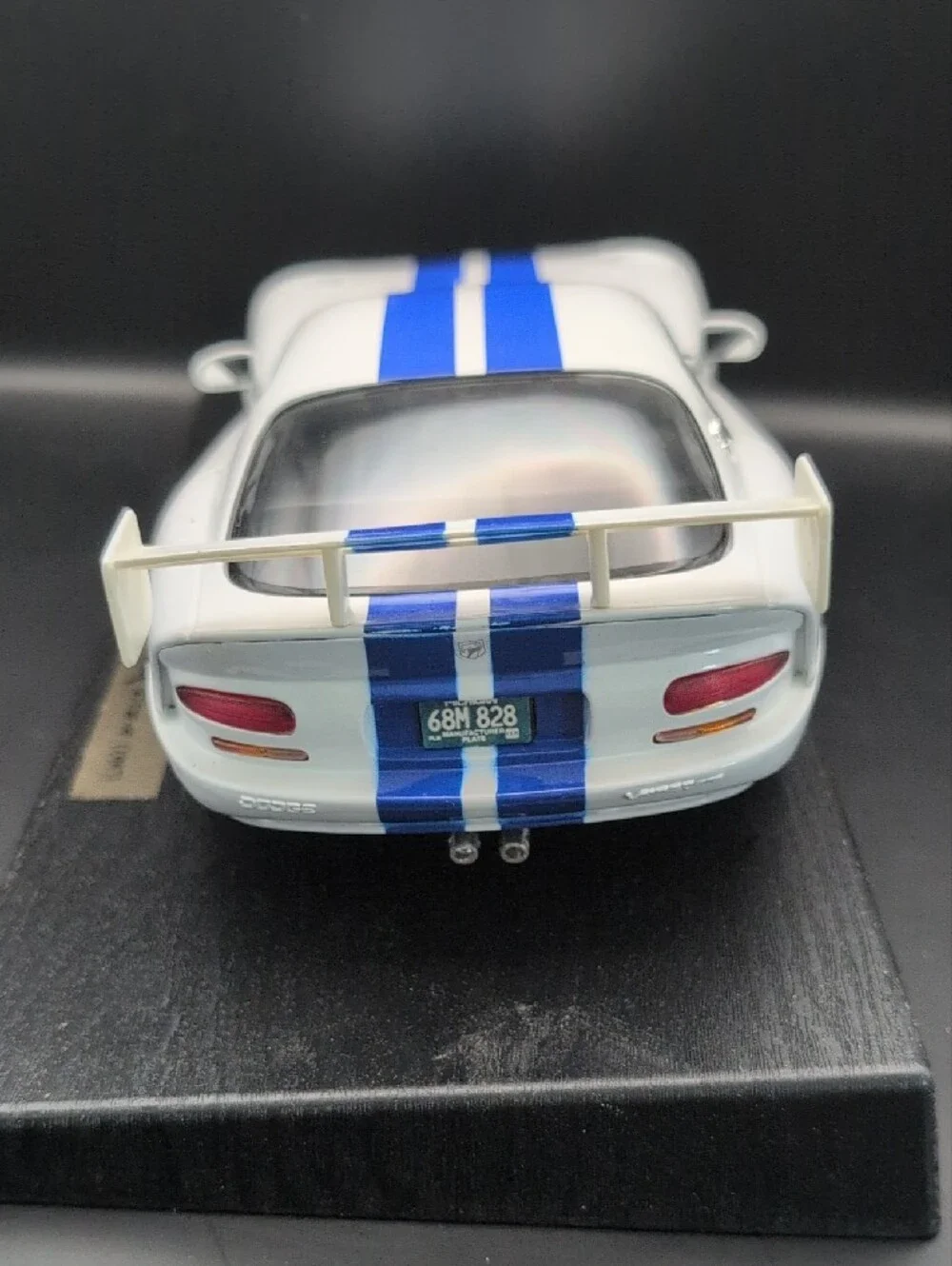 MAISTO Dodge Viper GTS-R 1997 Diecast Model White with Blue Stripes New in Box